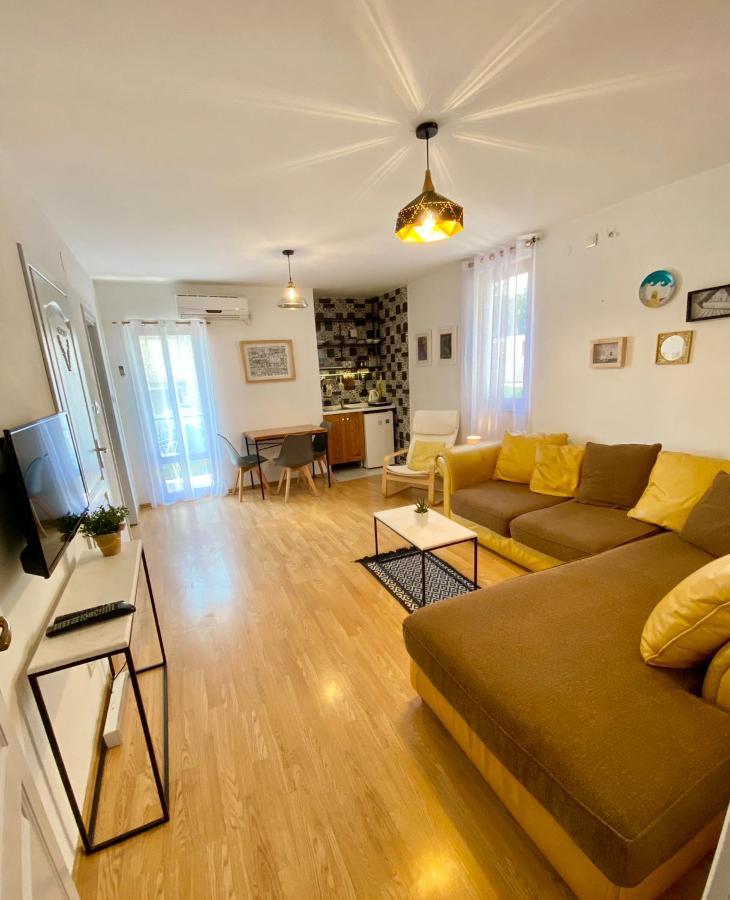 Apartments Rux De Luxe Бар Екстериор снимка