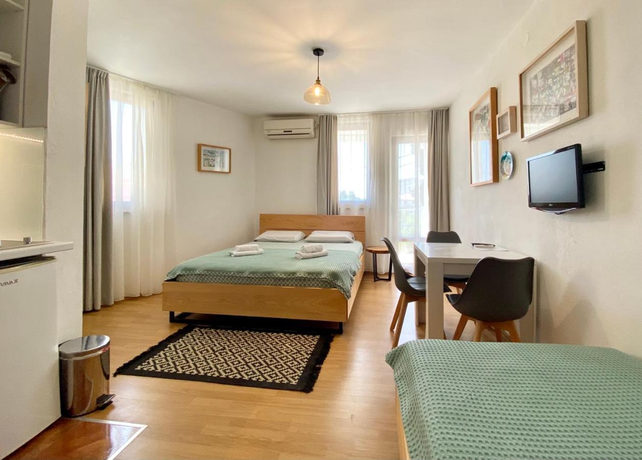 Apartments Rux De Luxe Бар Екстериор снимка