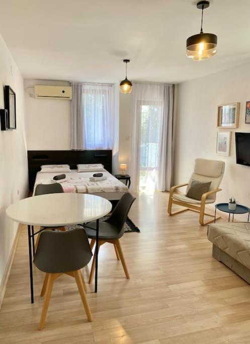 Apartments Rux De Luxe Бар Екстериор снимка