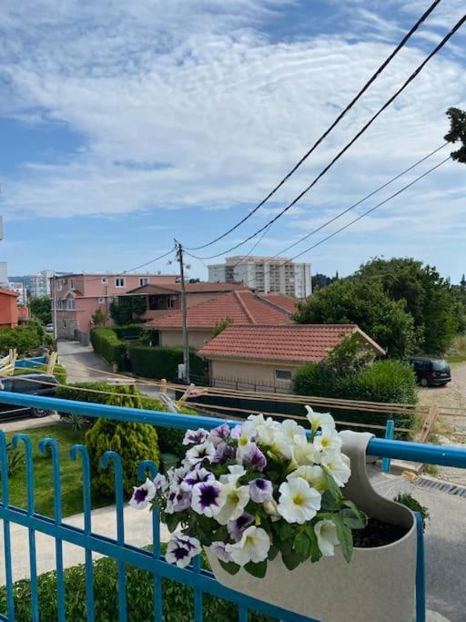 Apartments Rux De Luxe Бар Екстериор снимка